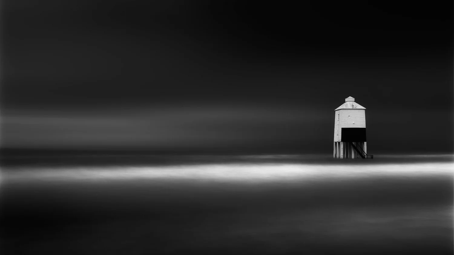 Burnham - Mono Minimalist